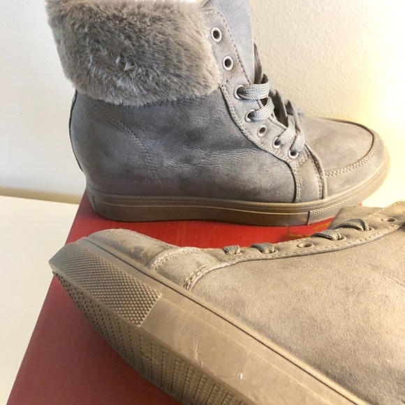 Faux Fur Gray Lace Up Style Wedge Insole Winter Boots Women’s various sizes NIB - Picture 6 of 14